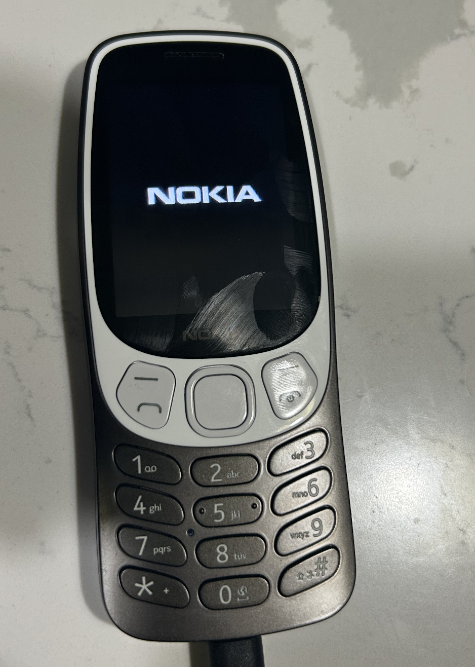 Nokia 3210 Turning On