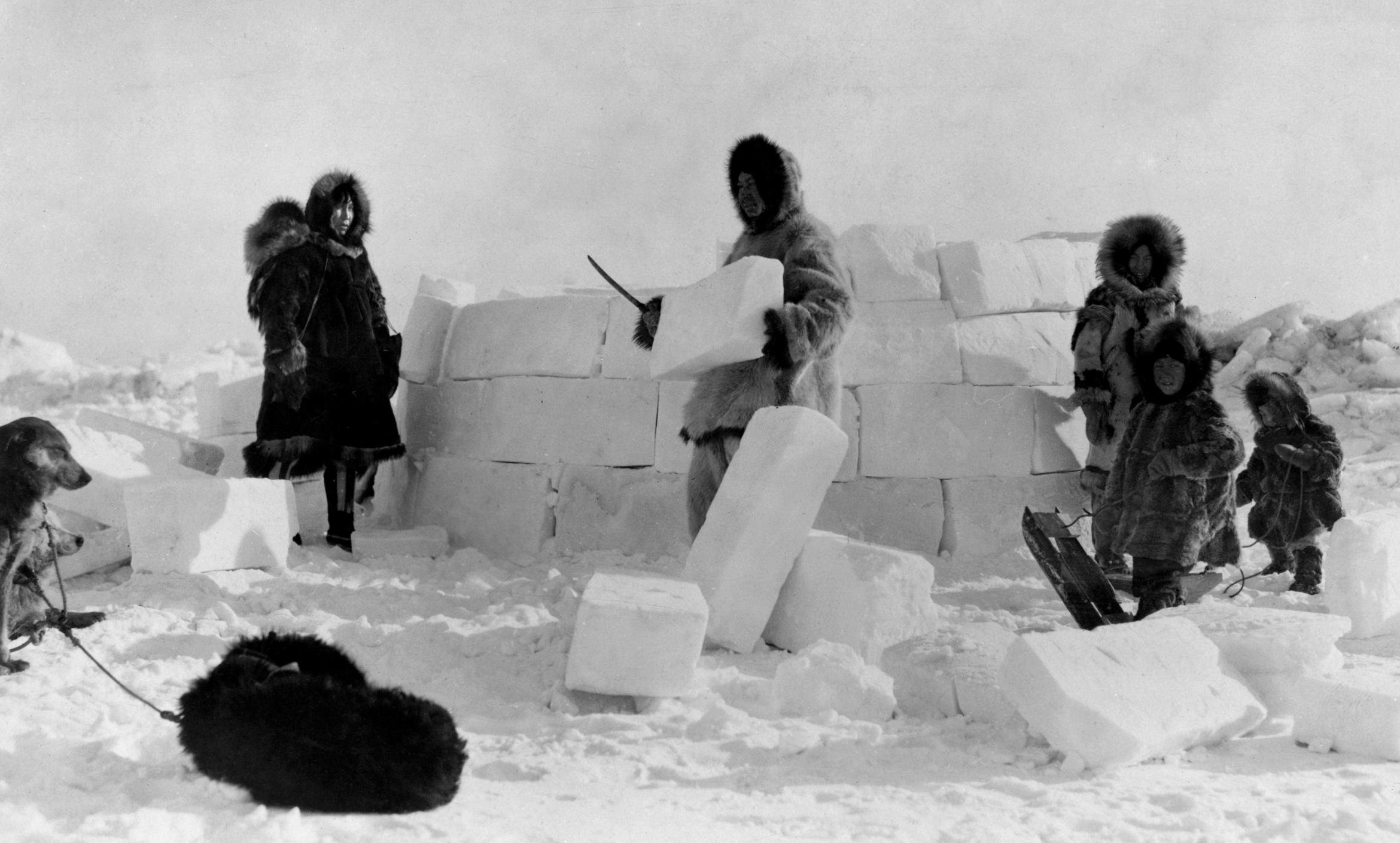 Inuit building Igloo.